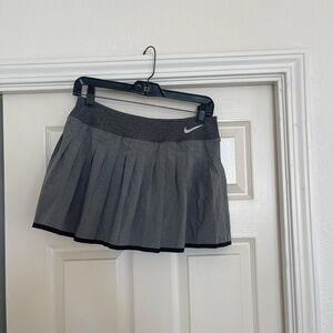 Nike Women’s Pleated Tennis Skirt Built in shorts size medium